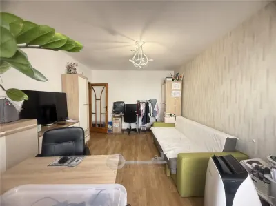 2 CAM GALATA BULEVARD, ET 1, DECOMANDAT,  2 BALCOANE - foto 3