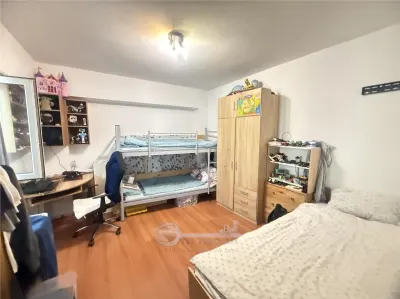 2 CAM GALATA BULEVARD, ET 1, DECOMANDAT,  2 BALCOANE - foto 4