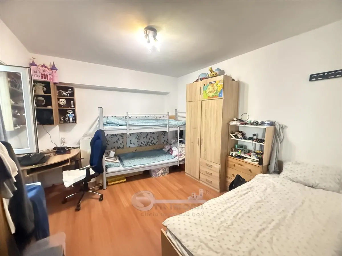 2 CAM GALATA BULEVARD, ET 1, DECOMANDAT,  2 BALCOANE - foto 4