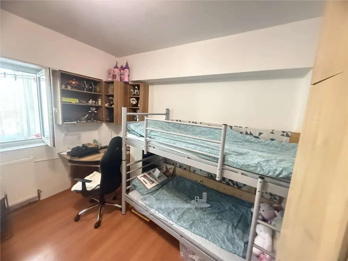 2 CAM GALATA BULEVARD, ET 1, DECOMANDAT,  2 BALCOANE - foto 10