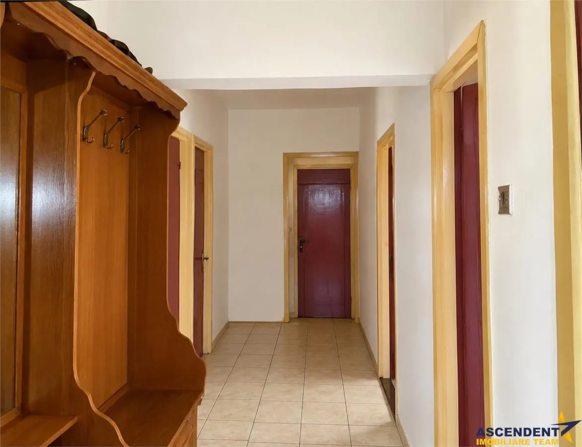 Calea Bucuresti,3 camere,decomandate,  etaj 2, 87mp,  2bai, centrala proprie, termopane, potential personalizare. - foto 3