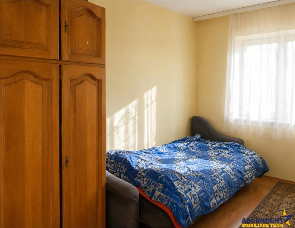 Calea Bucuresti,3 camere,decomandate,  etaj 2, 87mp,  2bai, centrala proprie, termopane, potential personalizare. - foto 4
