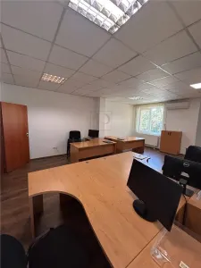 Spatiu de birou - zona linistita - centrala proprie - aer conditionat - Timisoara