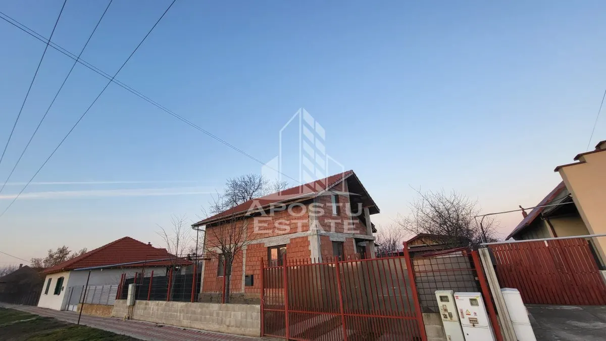 Casa individuala,190 mp utili,garaj si teren de 700 mp,Satchinez - foto 2