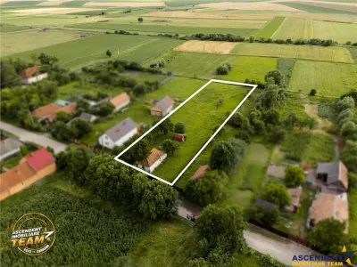 Refugiu autentic in Marcusa, 2.619 mp +casa traditionala, 24 ml Fs, utilitati, liniste, potential la 5 km de Cernat si DN11 - Marcusa