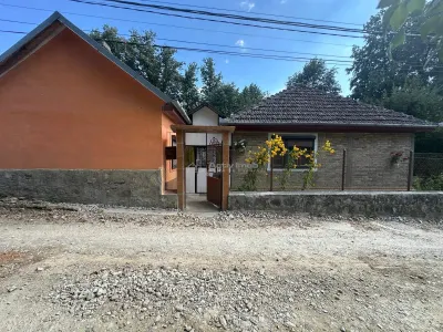 Bocsa Montana, Casa Cocheta de Vacanta sau investitie, Zona Pitoreasca - Bocsa