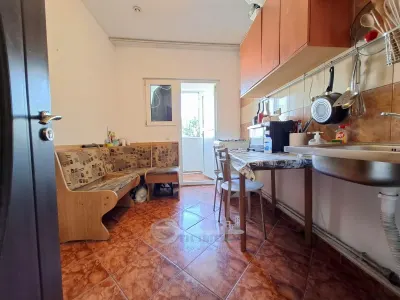 Nicolina 1, apartament 2 camere, decomandat, baie cu geam, 46 mp, se accepta credit bancar - Iasi