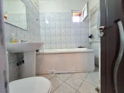 Nicolina 1, apartament 2 camere, decomandat, baie cu geam, 46 mp, se accepta credit bancar - foto 7