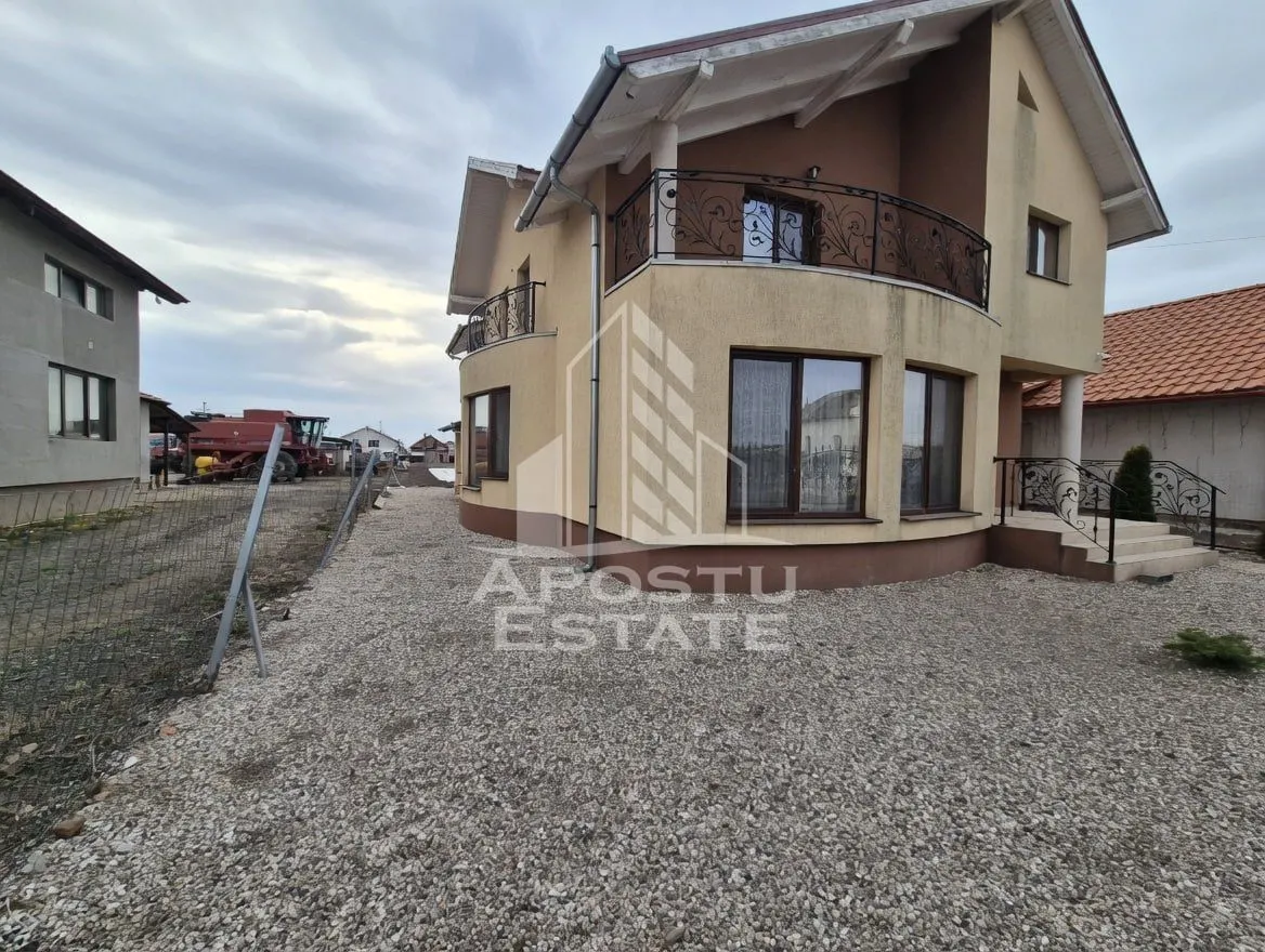 Casa spatioasa 320 mp, teren 1207 mp, central in Pesac - foto 3