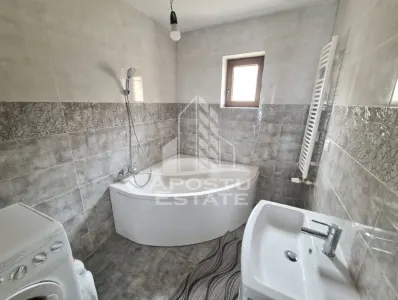 Casa spatioasa 320 mp, teren 1207 mp, central in Pesac - foto 6