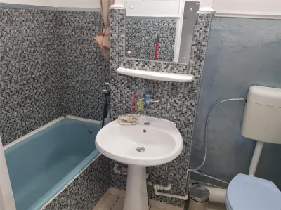 Vezi Video! MOBILAT si UTILAT! Ap 1 Camera, zona Buzaului( B uri) - foto 8