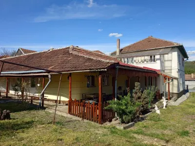 Casa si Teren Brad la drum european - Brad