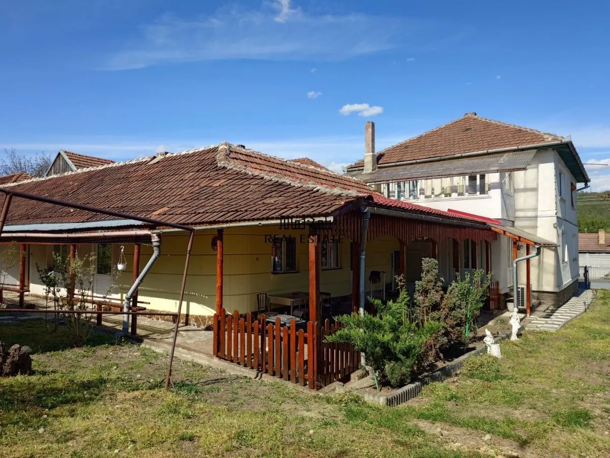 Casa si Teren Brad la drum european - foto 1