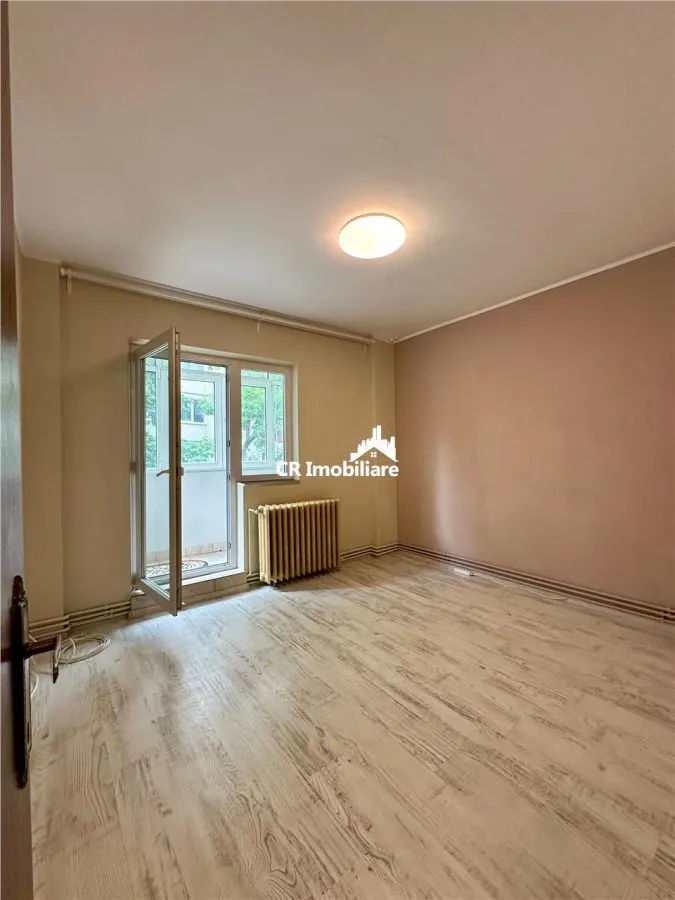 Apartament 4 camere Democratiei/ Centrala Proprie - foto 2