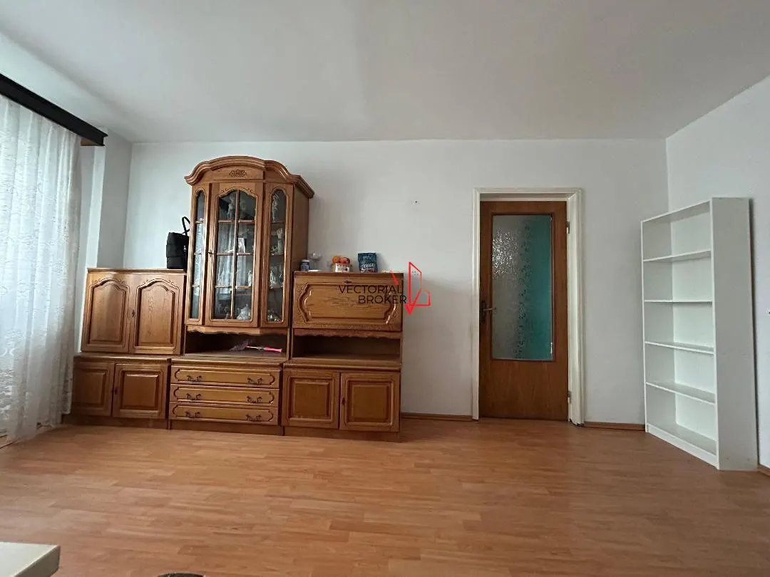 3 camere semidecomandat, an 1978 Biserica Capra Pantelimon - foto 3