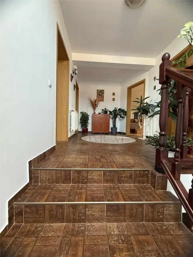 MOSNITA - 4 CAMERE - CASA INDIVIDUALA -PANOURI SOLARE - foto 3