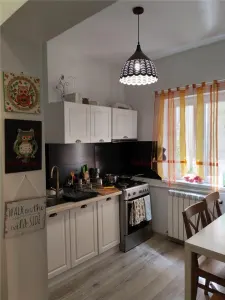 Vânzare apartament 3 camere | Foisorul de Foc | bloc 1942 fara risc si urgenta | refăcut | etaj 1/ P+1E+Pod | 70mp utili | stradal | renovat | liber | - Bucuresti