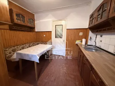 Apartament cu 3 camere, etajul 1, centrala proprie, zona Cotu Mic - foto 5
