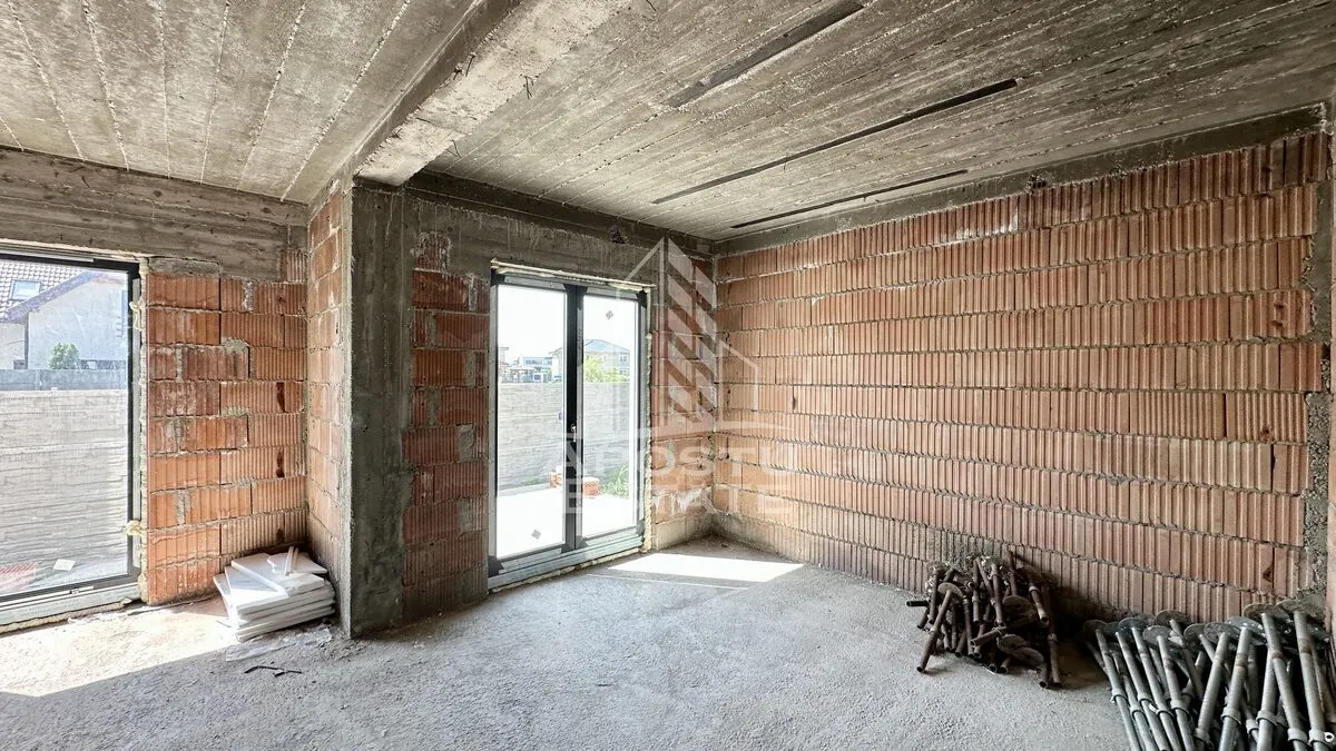 Jumatate de duplex cu 4 camere de vanzare in Giroc - foto 8