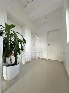 Duplex de inchiriat cu 3 camere si 2 bai complet mobilat in Giroc. - foto 17