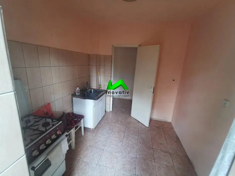Apartament de vanzare 2 camere decomandat  pivnita  Sibiu Vasile Aaron - foto 2