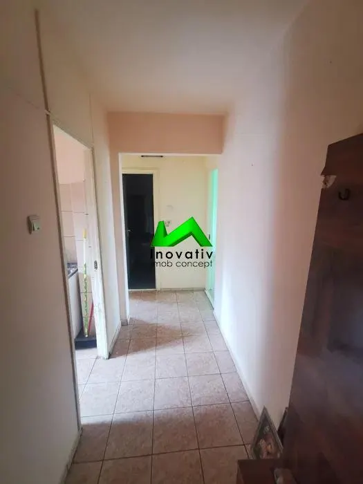 Apartament de vanzare 2 camere decomandat  pivnita  Sibiu Vasile Aaron - foto 3