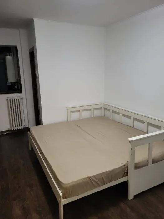 Garsonieră de închiriat | Zonă centrală | Etaj intermediar | Centrală proprie - foto 1