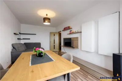 Apartament de 3 camere mobilat si utilat modern, structura decomandata - foto 3