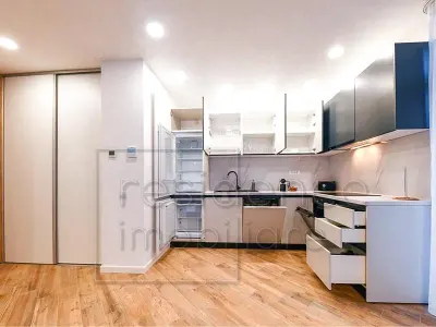 Apartament modern 2 camere, Centru, zona UMF si Parcul Central+Garaj - foto 5