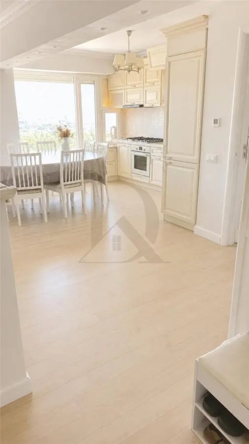 Centru Prefectura , apartament 4 camere , vedere unica ! - foto 3