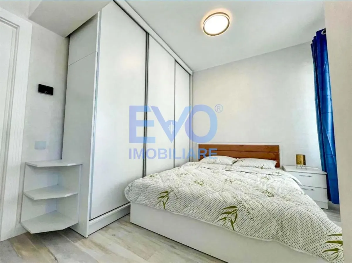 Apartament cu 2 camere, decomandat, complex Royal Town Copou - foto 3