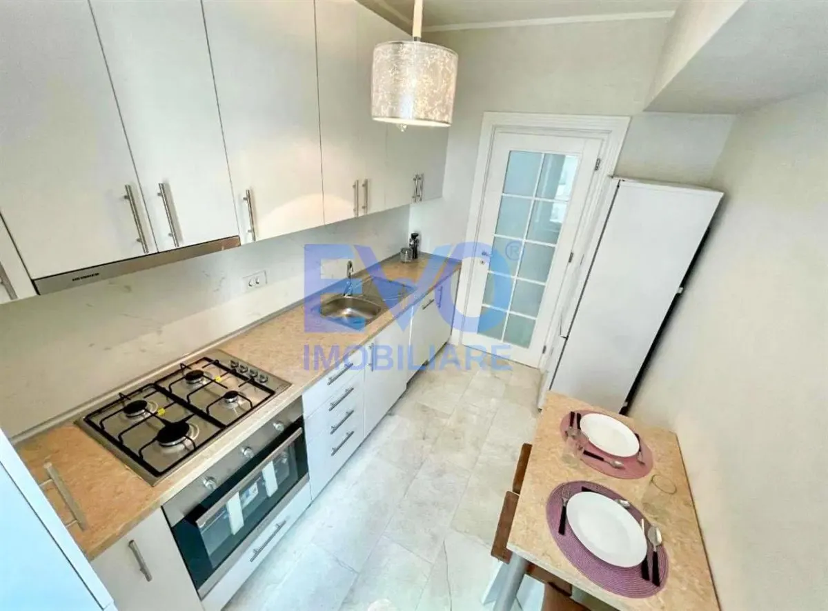 Apartament cu 2 camere, decomandat, complex Royal Town Copou - foto 5
