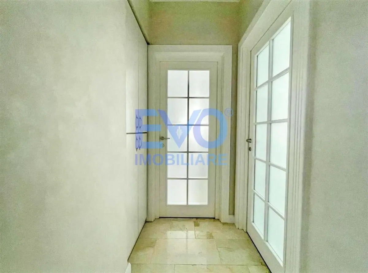Apartament cu 2 camere, decomandat, complex Royal Town Copou - foto 7