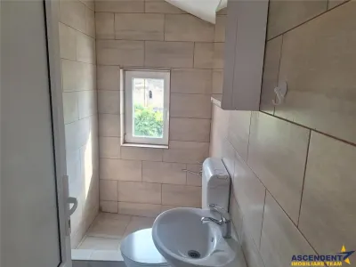 Resedinta/ spatiu profesional de inchiriat, Ghimbav â€“ Central - foto 3