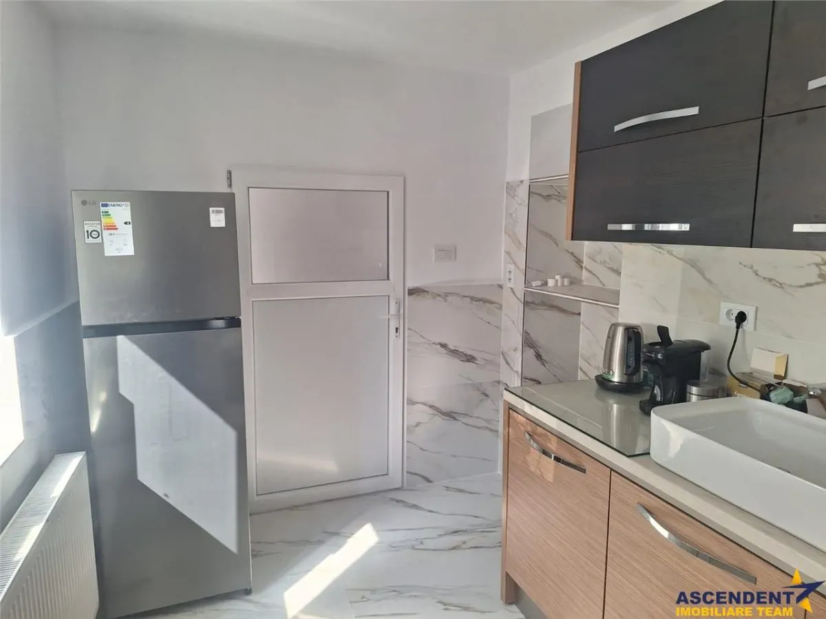 Resedinta/ spatiu profesional de inchiriat, Ghimbav â€“ Central - foto 6