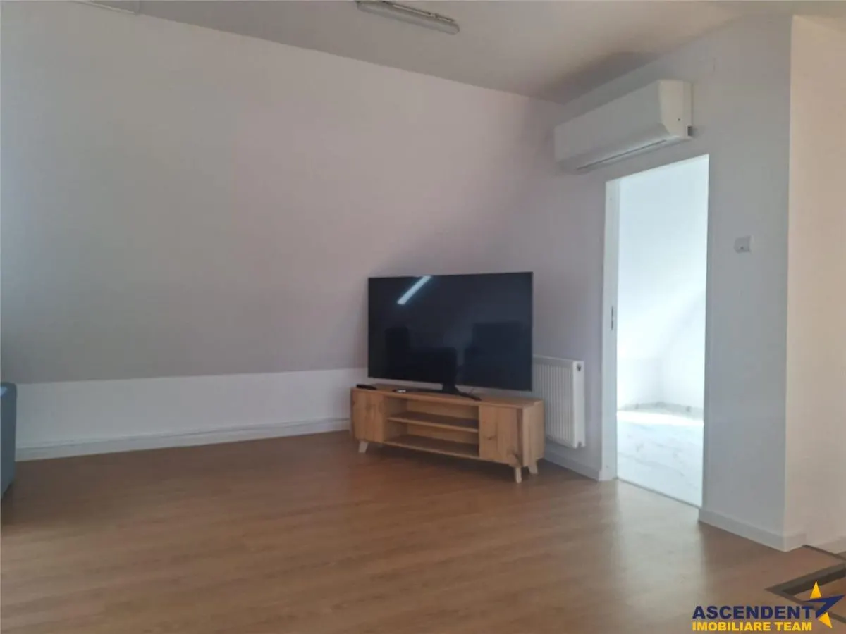 Resedinta/ spatiu profesional de inchiriat, Ghimbav â€“ Central - foto 8