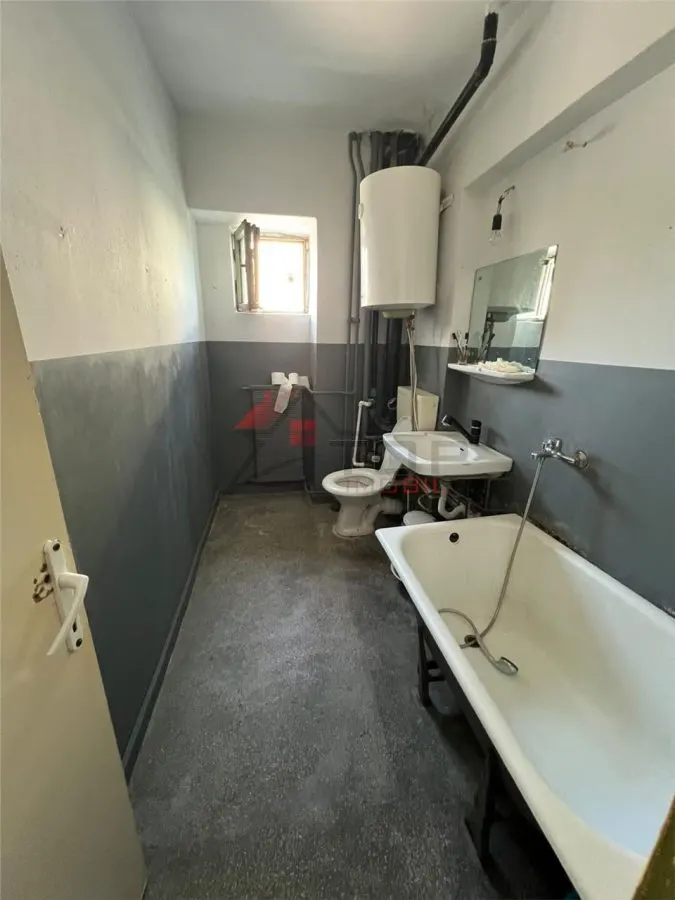 Vanzare apartament 3 camere 2 bai - bloc din 1986 - foto 4