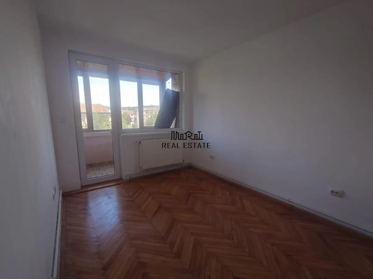 Apartament 3 camere renovat - foto 15