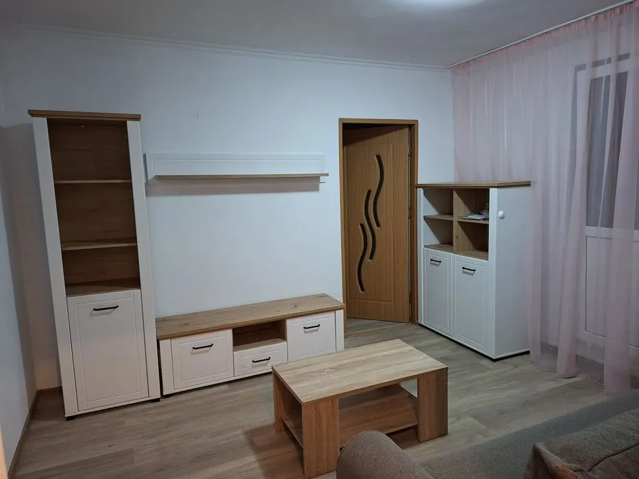 Apartament 2 camere de închiriat | Podu Roș â€“ Liceul Racoviță | Centrală proprie | Balcon | Etaj 4/10 - foto 1
