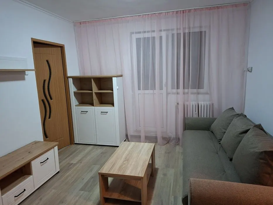 Apartament 2 camere de închiriat | Podu Roș â€“ Liceul Racoviță | Centrală proprie | Balcon | Etaj 4/10 - foto 2