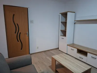 Apartament 2 camere de închiriat | Podu Roș â€“ Liceul Racoviță | Centrală proprie | Balcon | Etaj 4/10 - foto 3