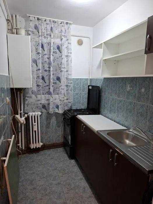 Apartament 2 camere de închiriat | Podu Roș â€“ Liceul Racoviță | Centrală proprie | Balcon | Etaj 4/10 - foto 6