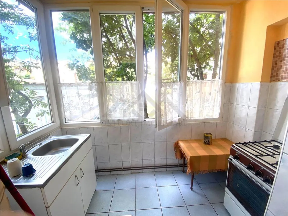 Apartament 3 camere , centrala proprie , zona Soarelui - foto 9