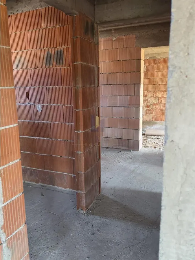 Casa parter si etaj la rosu ,Recas - foto 16