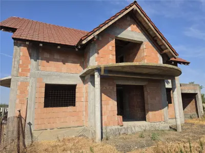Casa parter si etaj la rosu ,Recas - foto 9