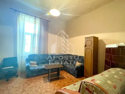 Apartament decomandat, 2 camere curte comuna - Zona Piata Sarbeasca - foto 2