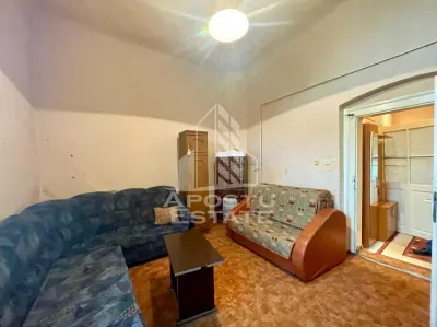 Apartament decomandat, 2 camere curte comuna - Zona Piata Sarbeasca - foto 3