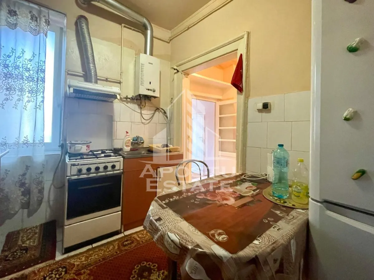 Apartament decomandat, 2 camere curte comuna - Zona Piata Sarbeasca - foto 7