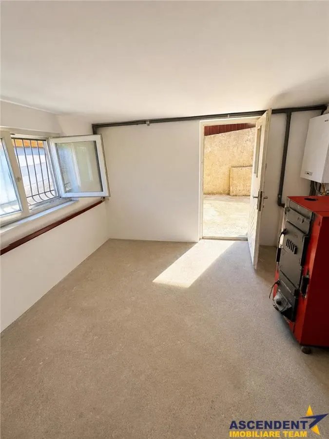 Casa individuala cu 5 camere, garaj, pivnita si curte proprie, Sangeorgiu de Mures - foto 15