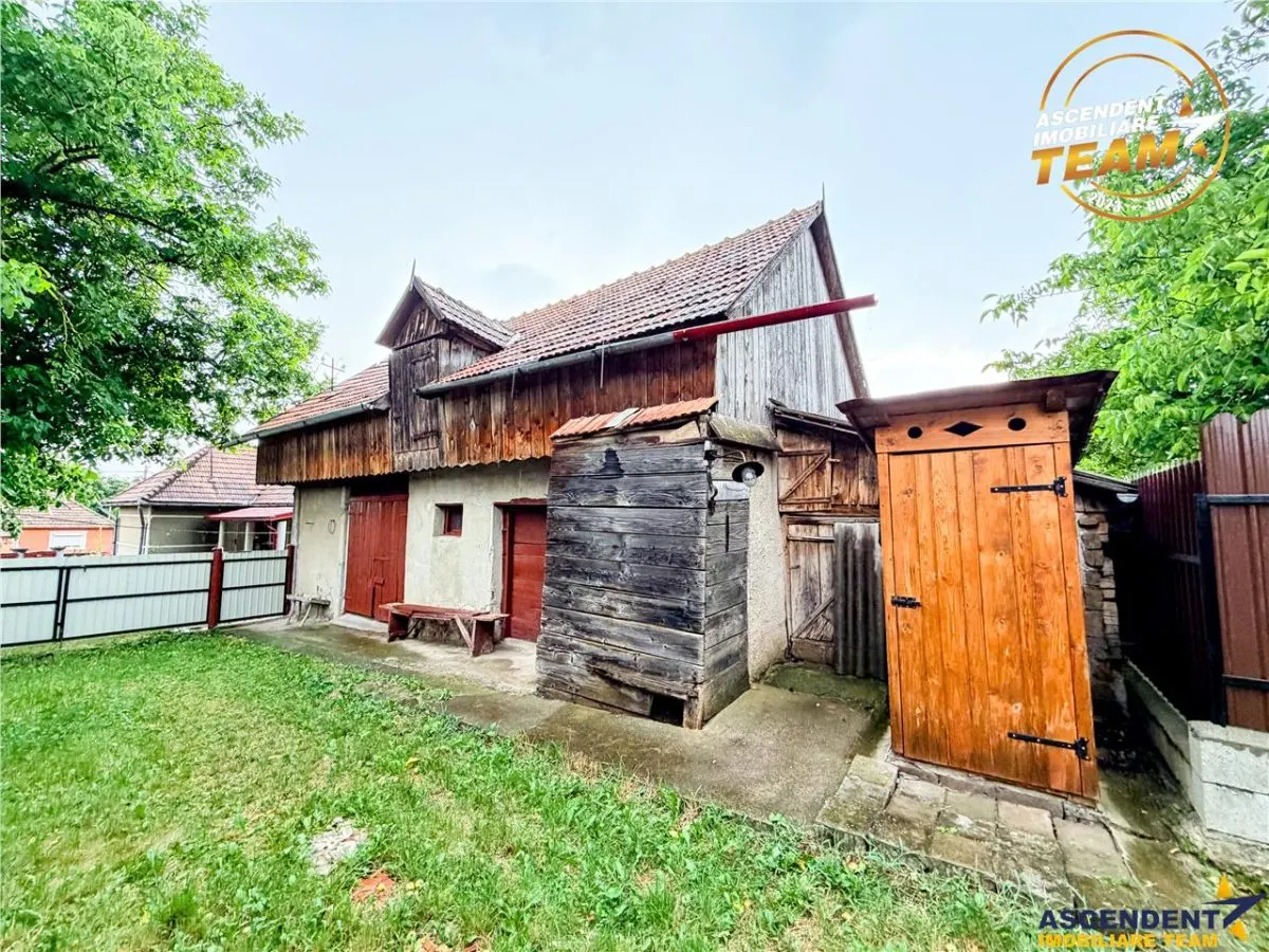 Casa cu teren generos de 1.315 mp, bucatarie de vara complet renovata si acces din doua strazi â€“ Cernat, jud. Covasna - foto 14